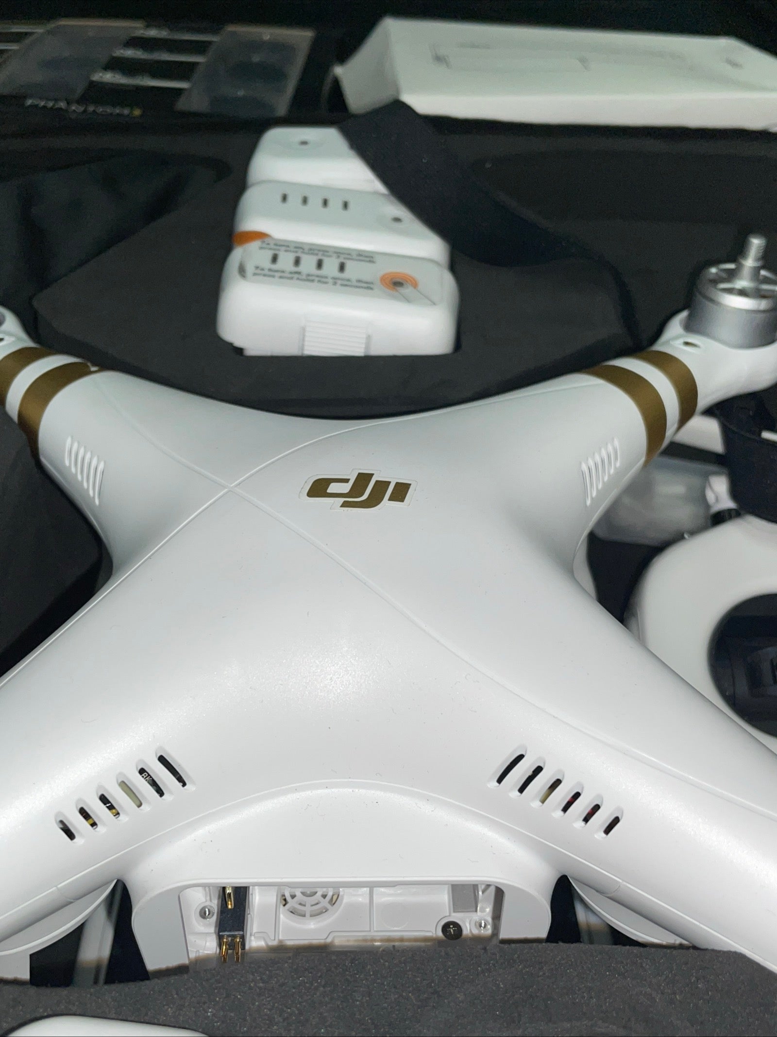 DJI Phantom 3 Professional 4K Drone Bundle- White  +Special Form Fit Case
